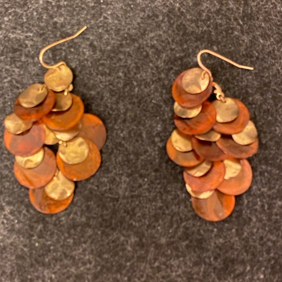 Mother of Pearl shell dangle earrings - Picture 3 of 5
